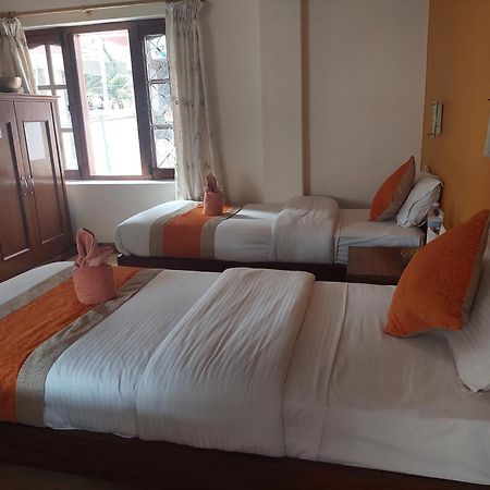 Blue Planet Lodge & Restaurant Pokhara Ngoại thất bức ảnh