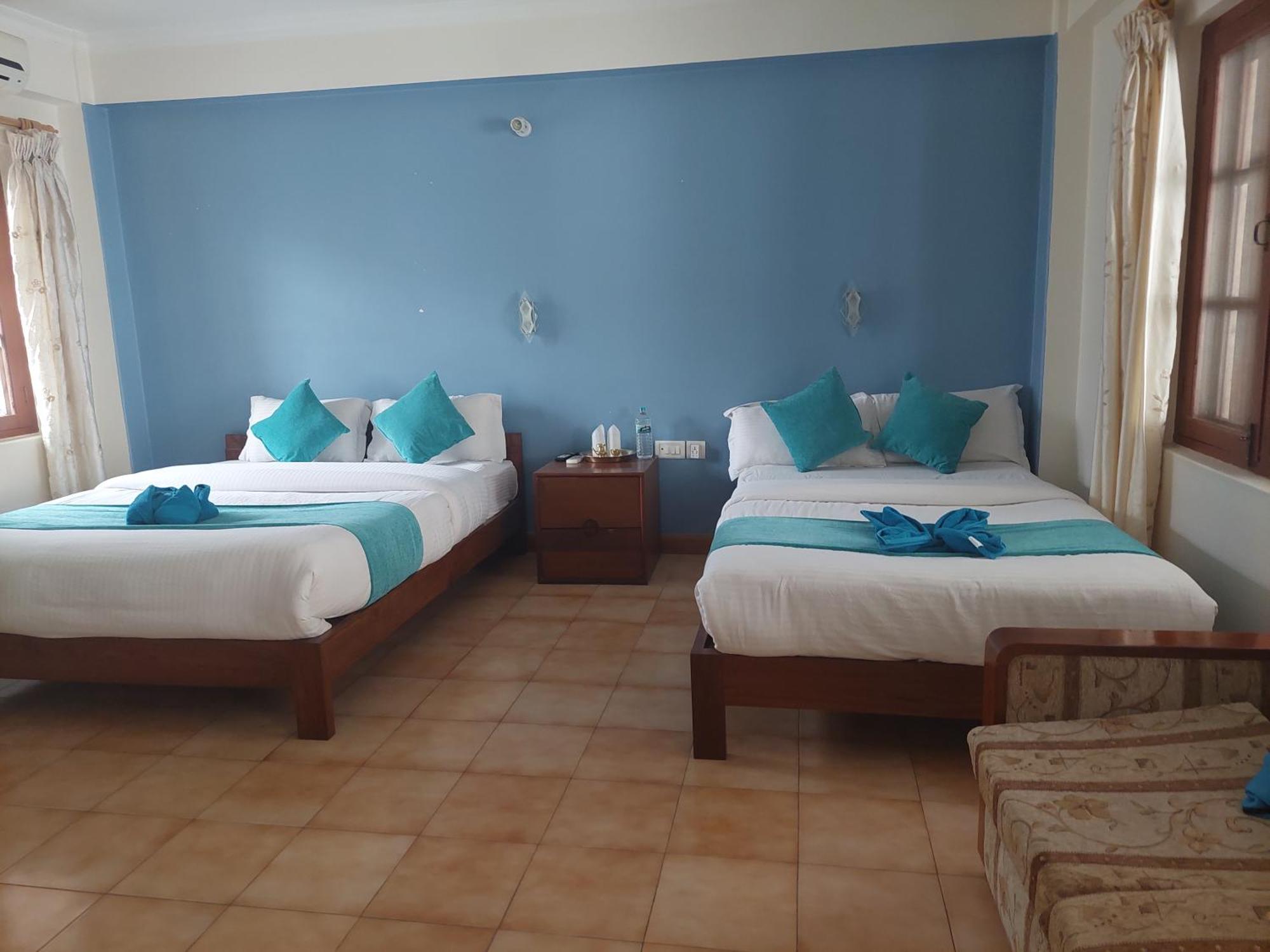 Blue Planet Lodge & Restaurant Pokhara Ngoại thất bức ảnh