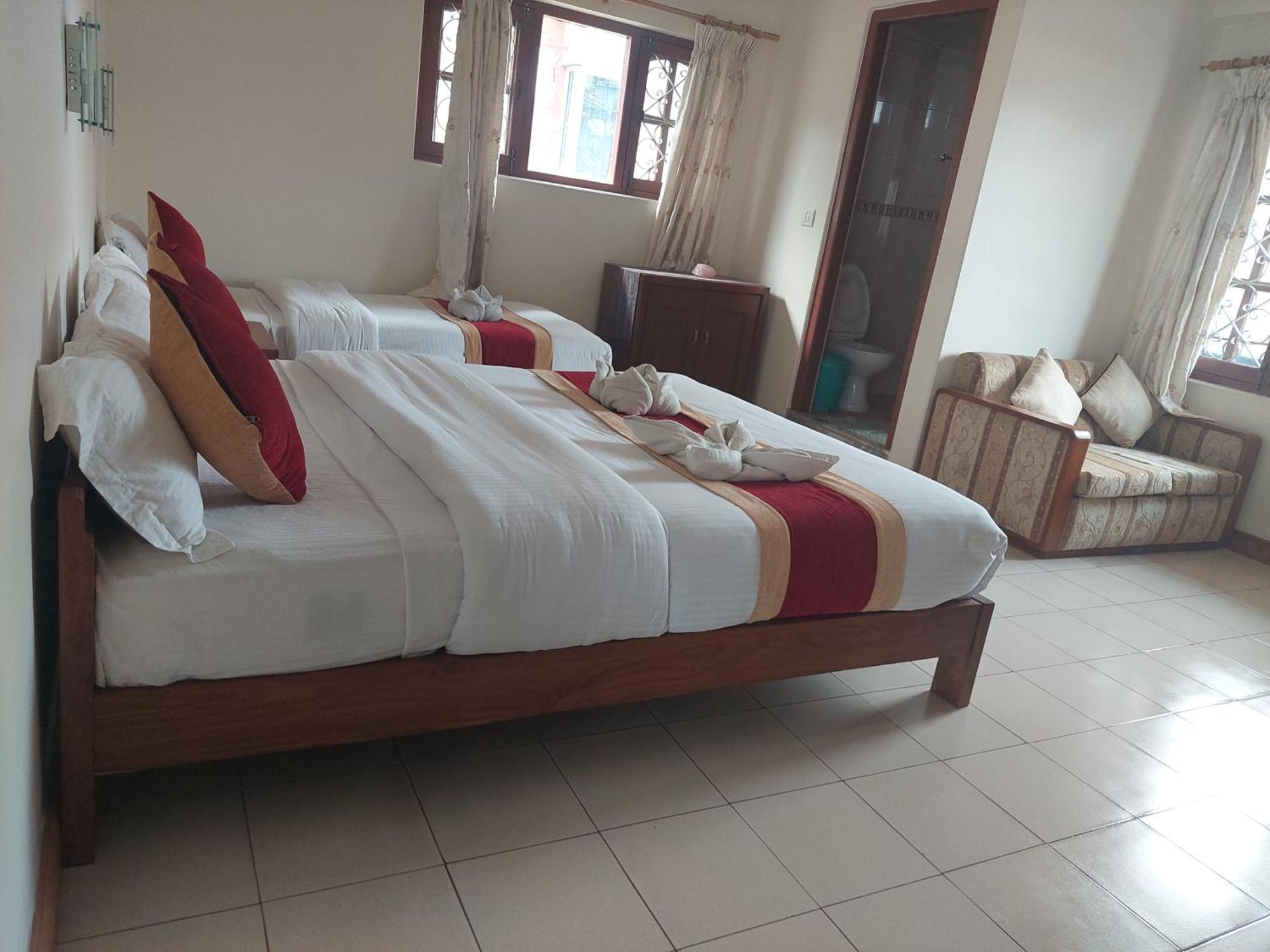 Blue Planet Lodge & Restaurant Pokhara Ngoại thất bức ảnh