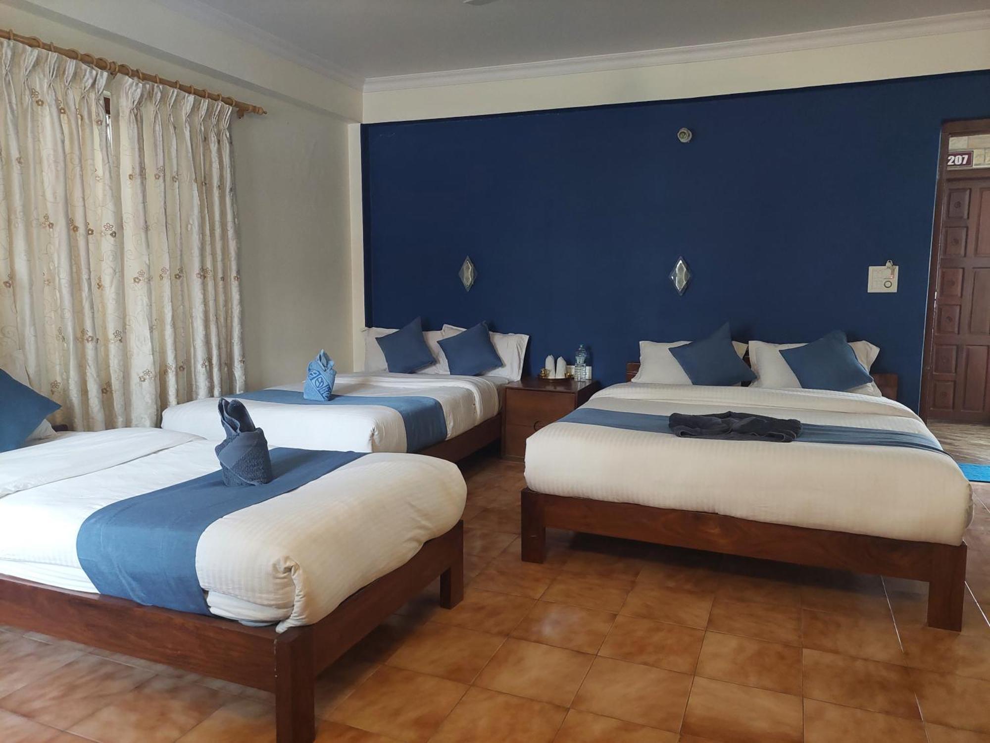 Blue Planet Lodge & Restaurant Pokhara Ngoại thất bức ảnh