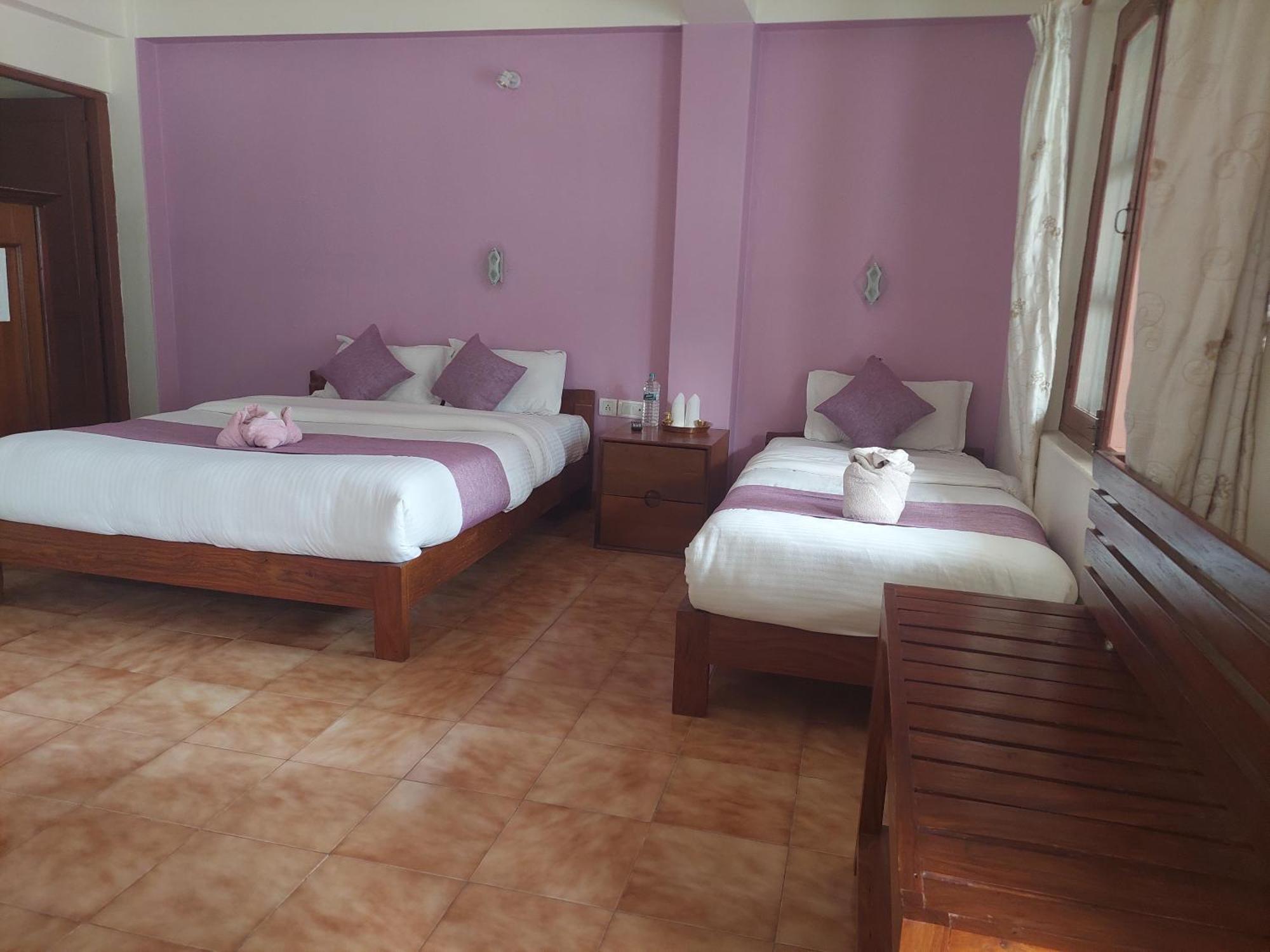 Blue Planet Lodge & Restaurant Pokhara Ngoại thất bức ảnh