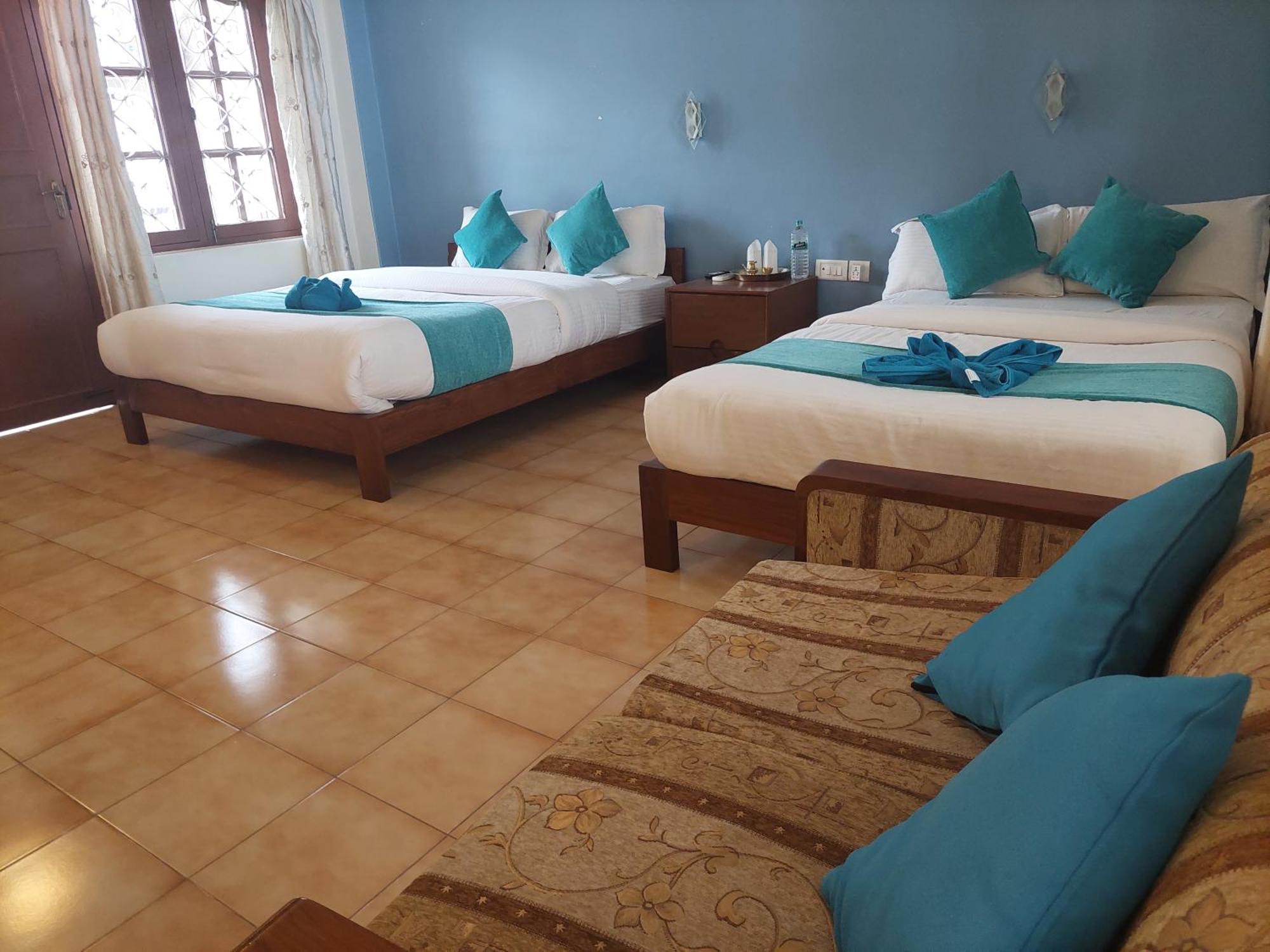 Blue Planet Lodge & Restaurant Pokhara Ngoại thất bức ảnh