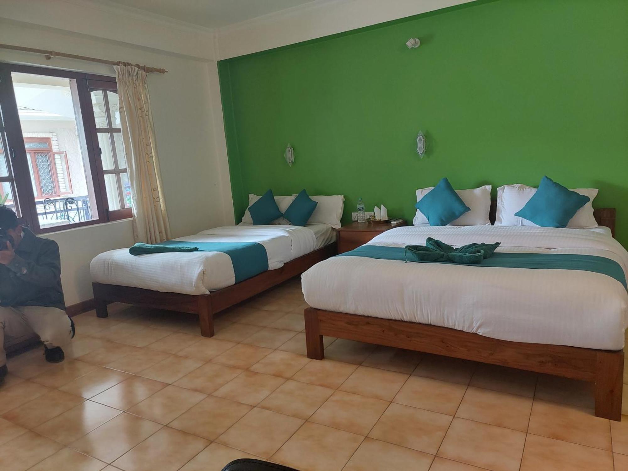 Blue Planet Lodge & Restaurant Pokhara Ngoại thất bức ảnh