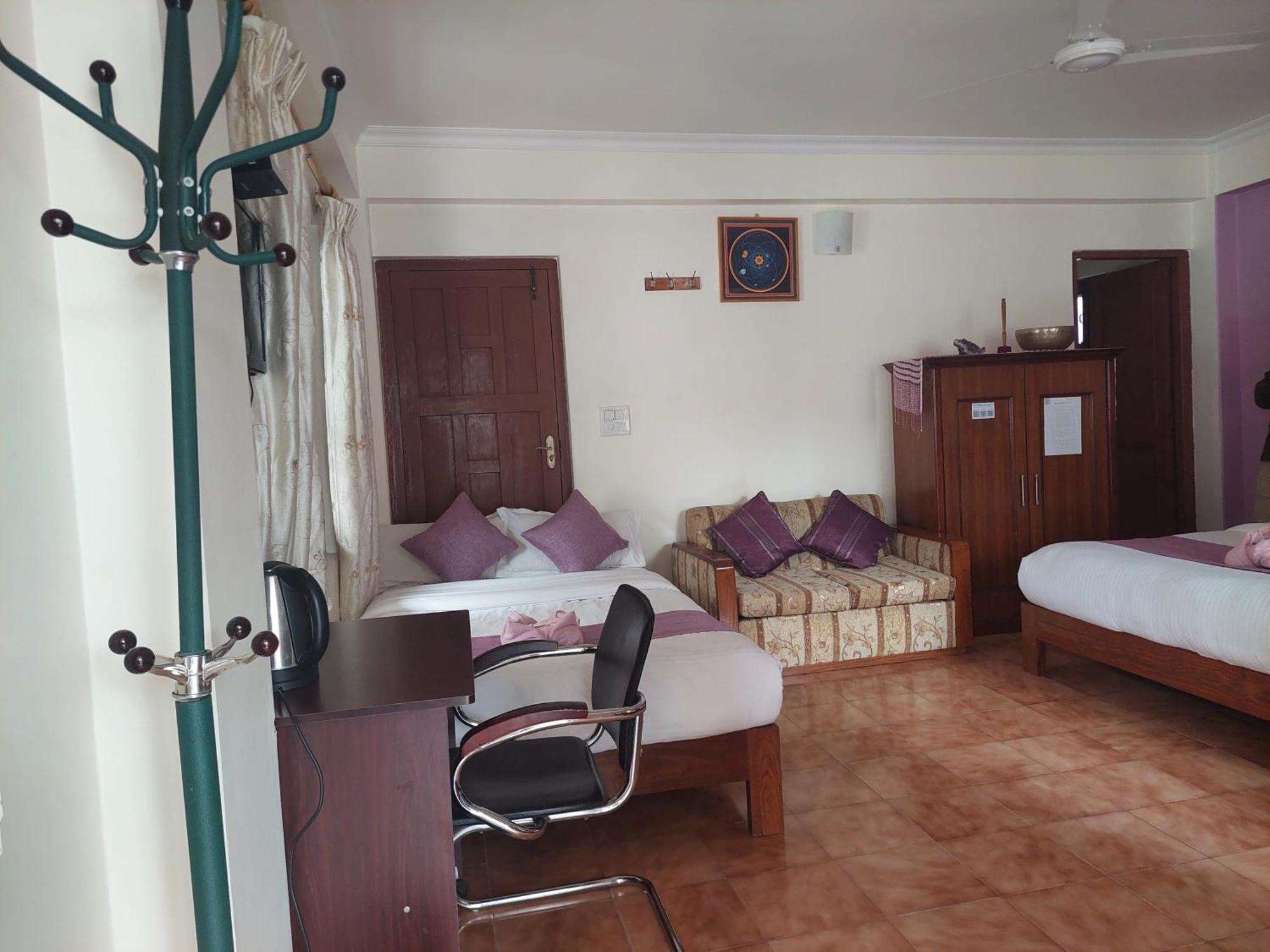 Blue Planet Lodge & Restaurant Pokhara Ngoại thất bức ảnh