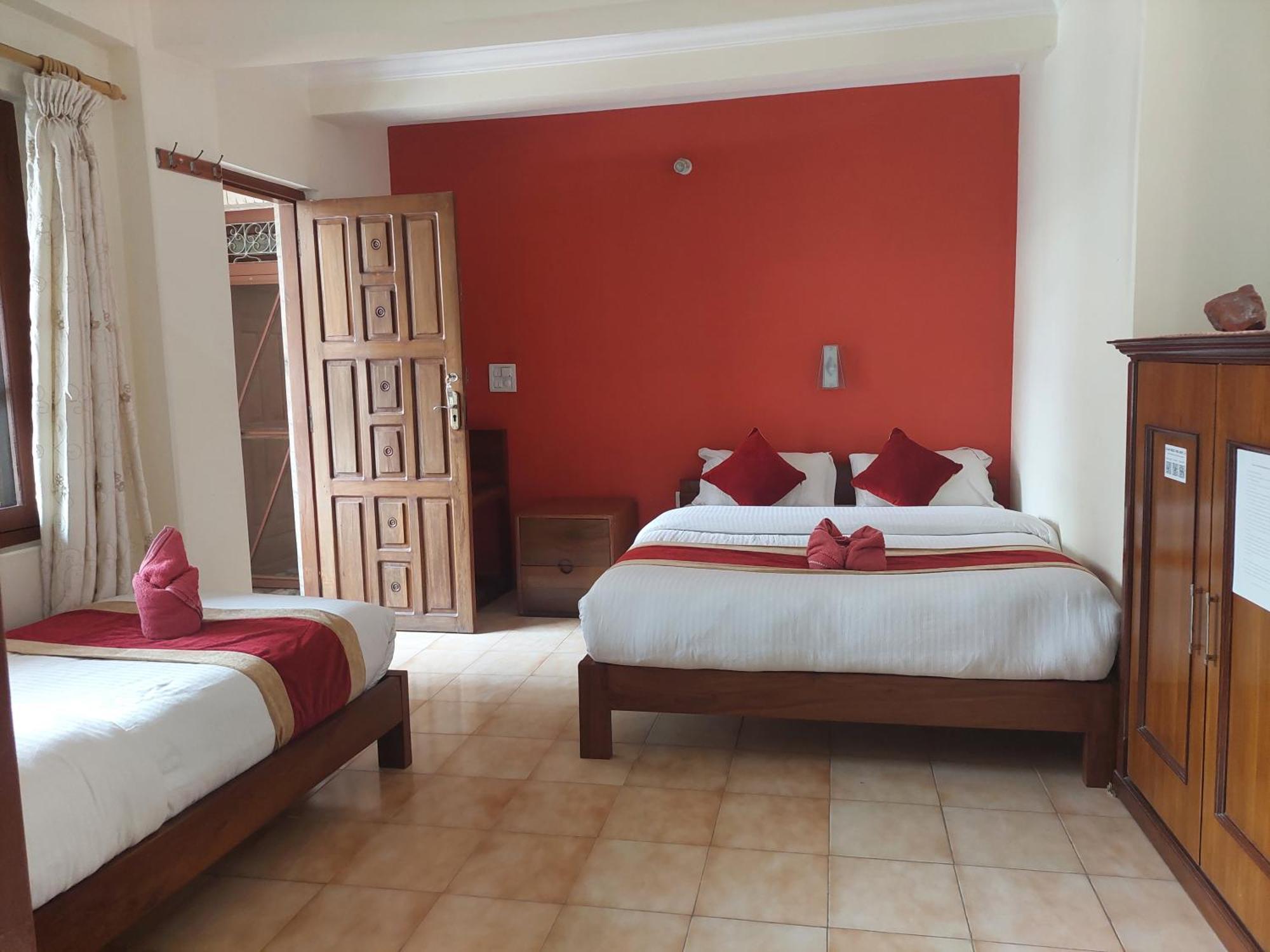 Blue Planet Lodge & Restaurant Pokhara Ngoại thất bức ảnh
