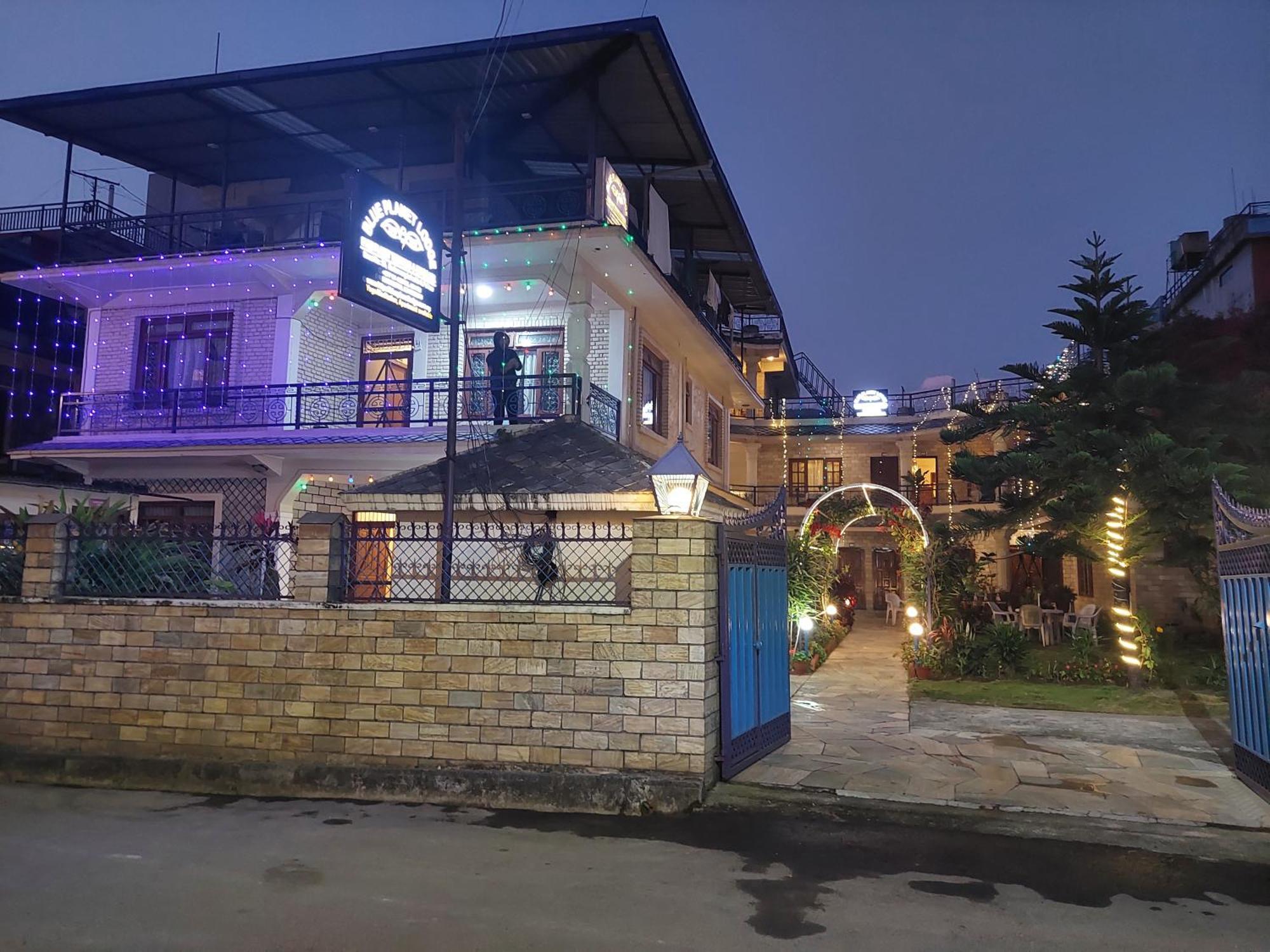 Blue Planet Lodge & Restaurant Pokhara Ngoại thất bức ảnh