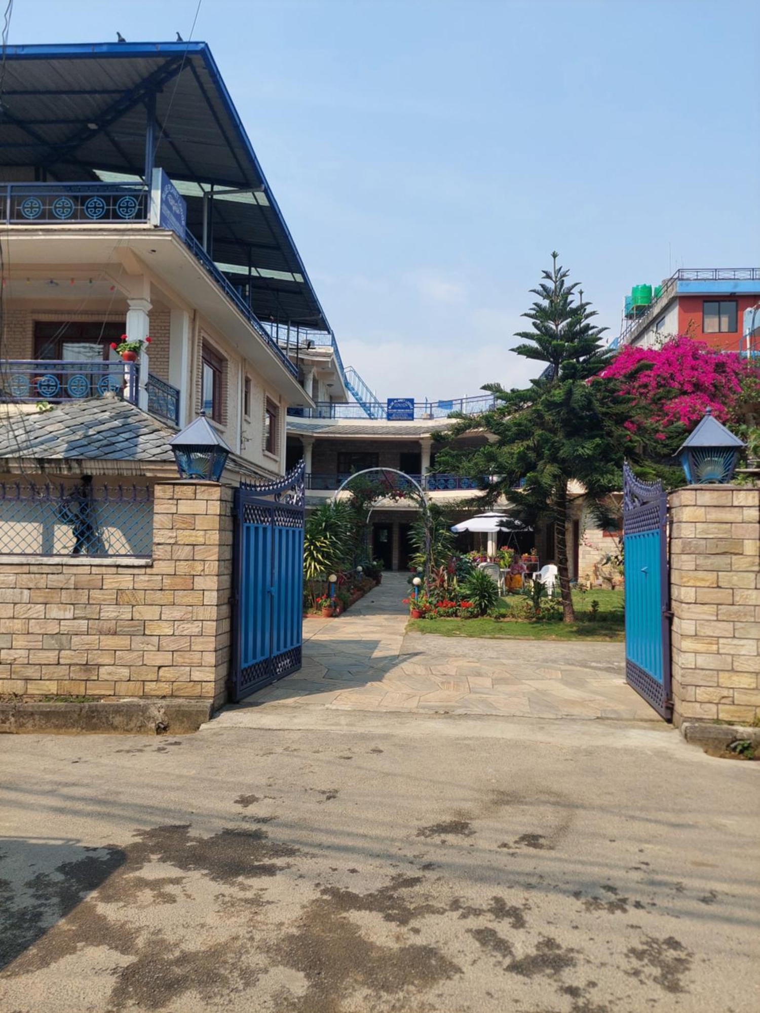 Blue Planet Lodge & Restaurant Pokhara Ngoại thất bức ảnh